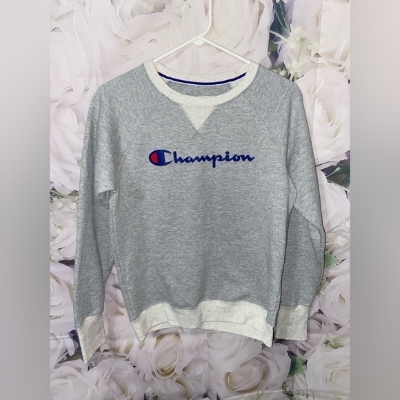 Champion women’s Crewneck sweater size small​​​​​​​​​​​​​​​​​​ - Picture 1 of 4